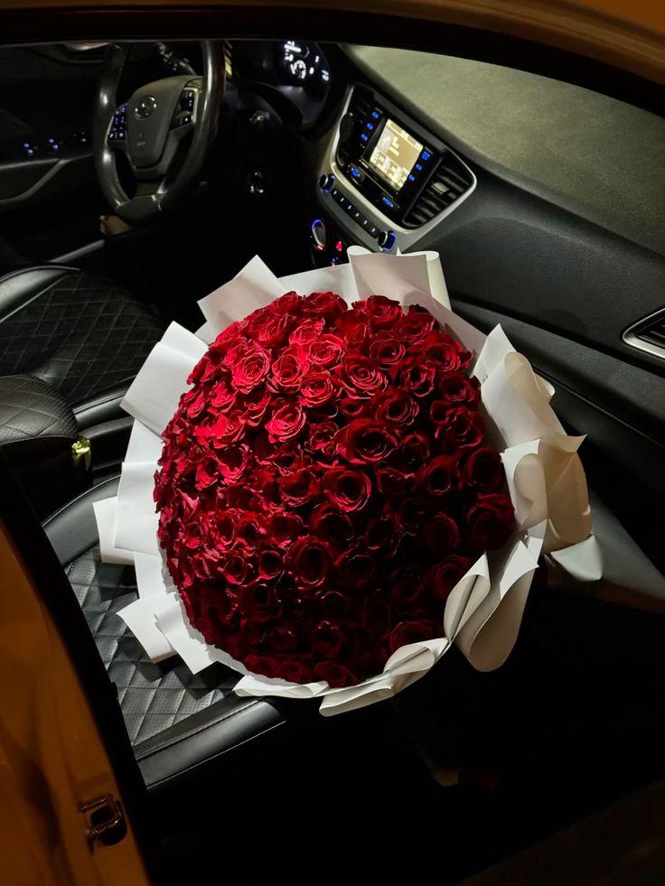 MarinaCanyonCliffSide workshop space where corporate flower arrangements are designed and prepared for business delivery